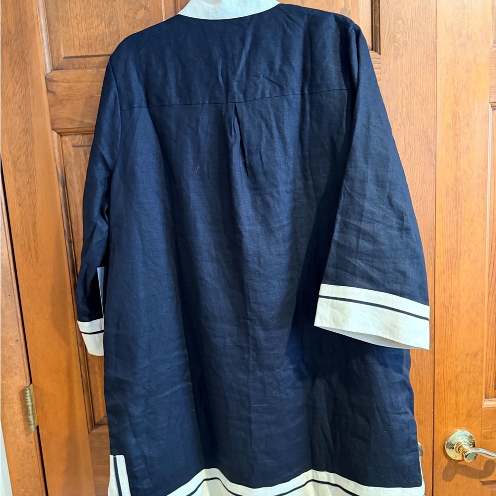 Tuckernuck Black Tunic with Ivory Trim Collar - Picture 4 of 6